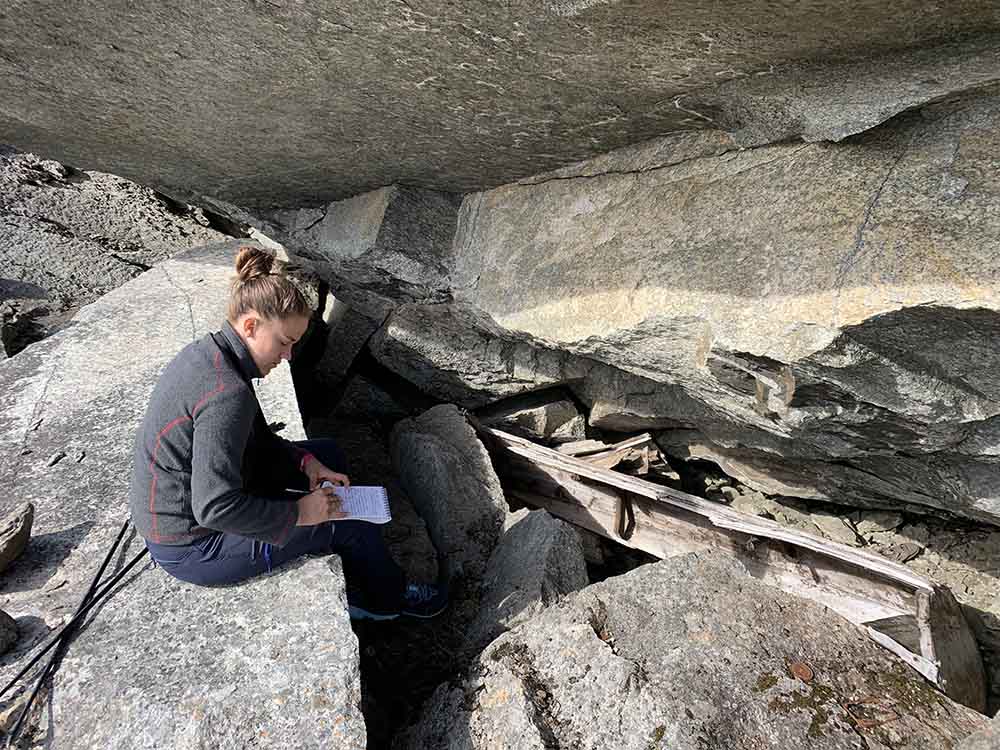 Pernille Østnes driver registrering av kulturminne